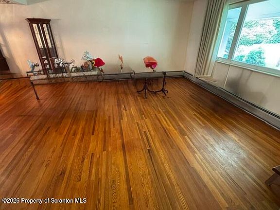 2nd image of 603 Oak Ln