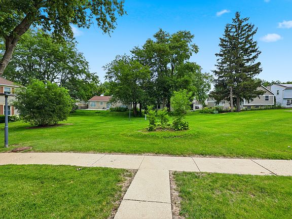 2nd image of 712 Shaw Ct #0