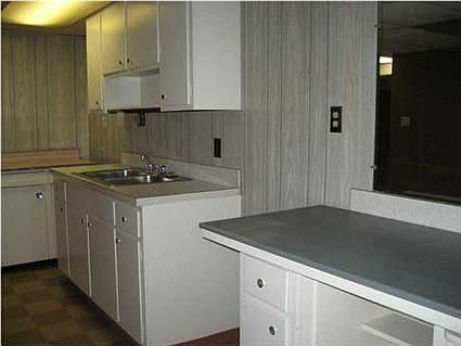 4th image of 2216 E Gum St