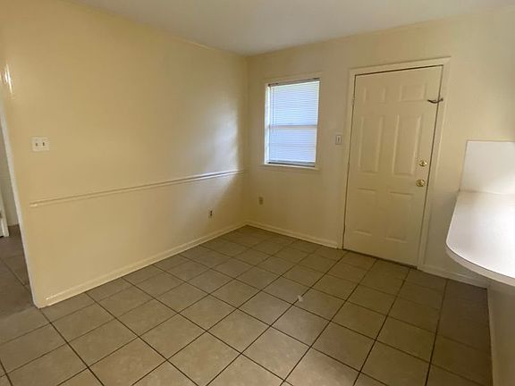 5th image of 2608 S Taft St