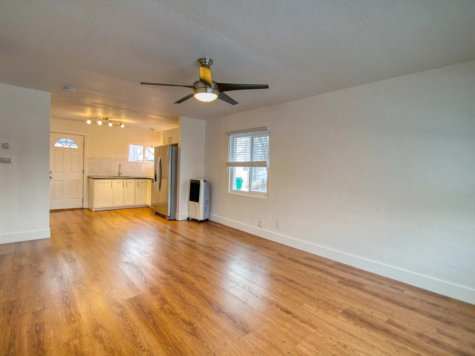 1 bed, 718 sqft, $1,500 — Photo 2