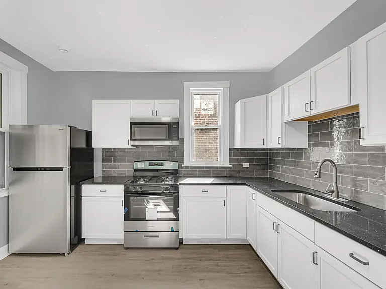3522 W Flournoy St #2R — Photo 7