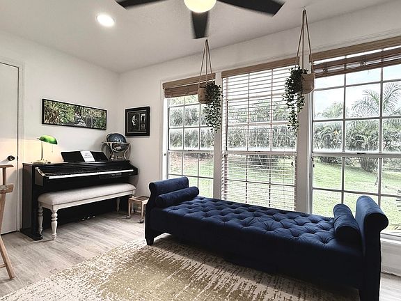 5th image of 5016 Heatherhill Ln #10