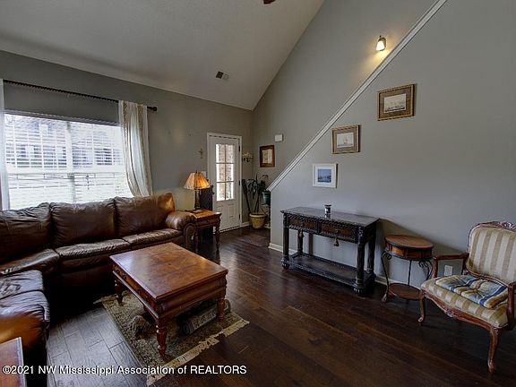 4th image of 2924 Flora Lee Dr S