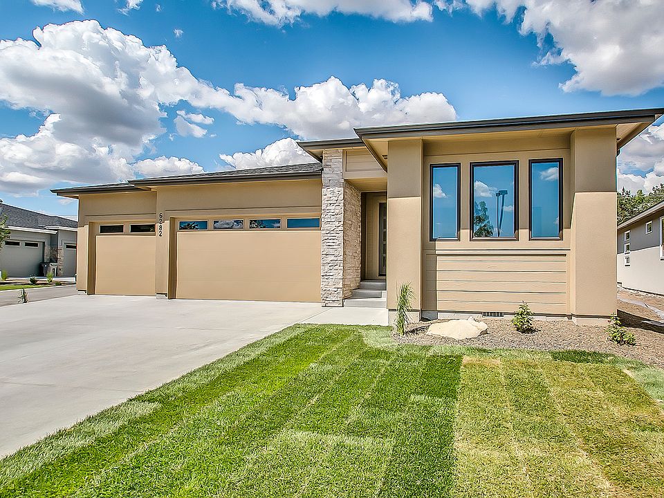 Single-Level w/ 4-Car Garage