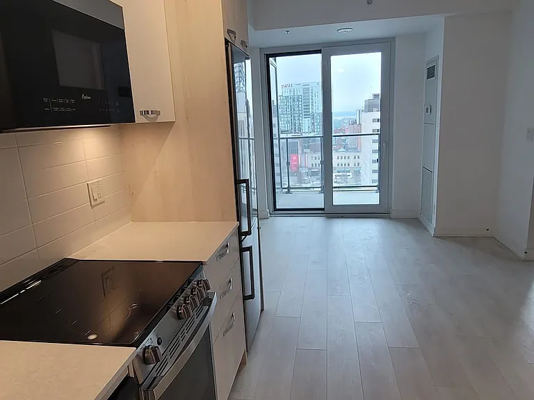 75 James St S #1211 — Photo 5