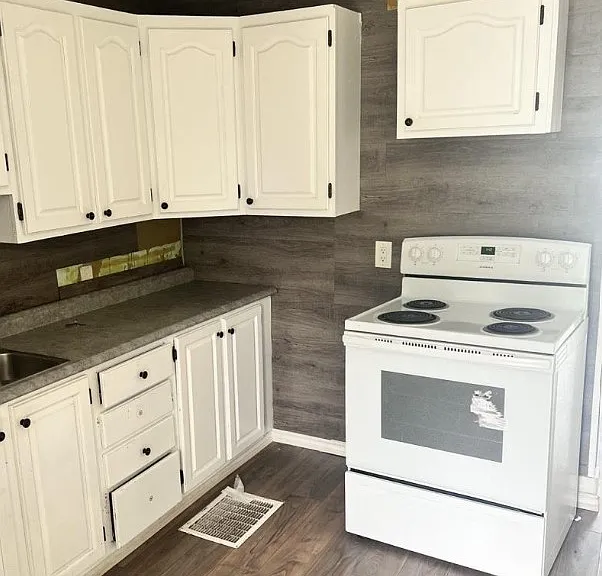 383 Belanger Ave #2 — Photo 5