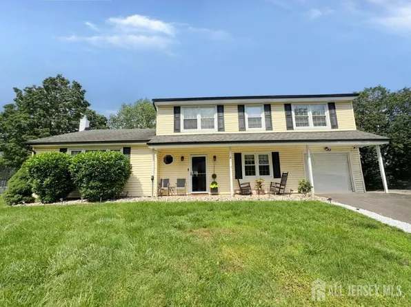 21 Thornton Ln, Piscataway, NJ 08854
