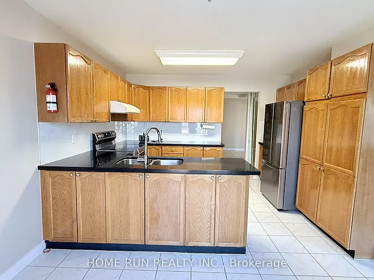 2067 Legrand Cres — Photo 6