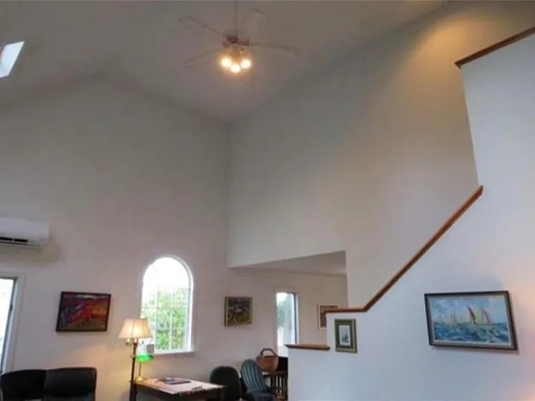 48 Bellevue Ave — Photo 15