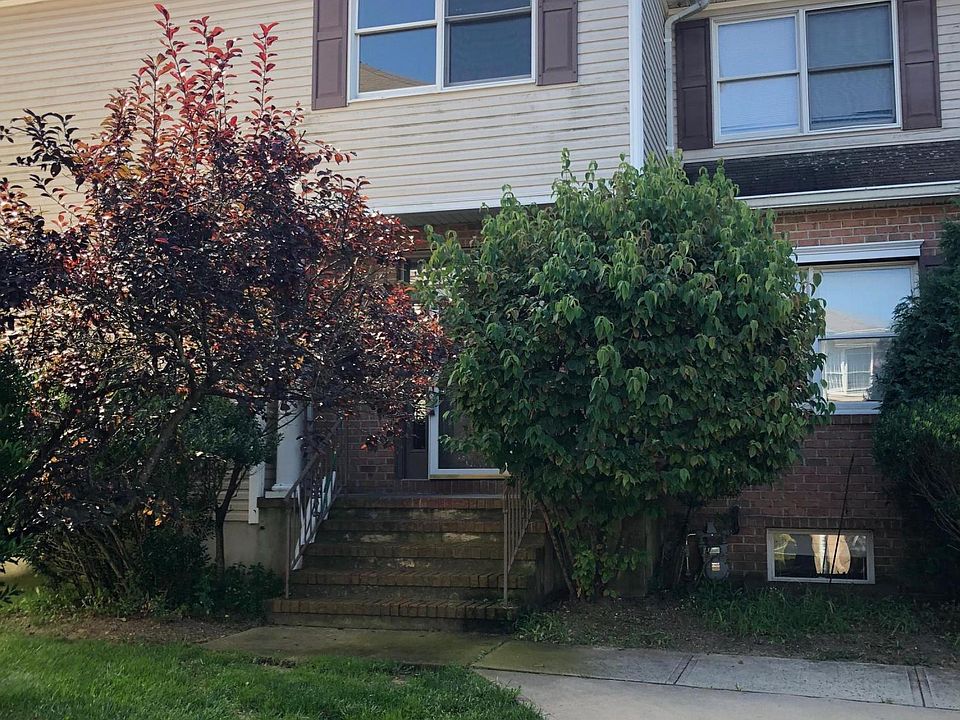 1st image of 803 Twin Oaks Dr