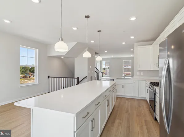616 Barnehurst St, Middle River, MD 21220