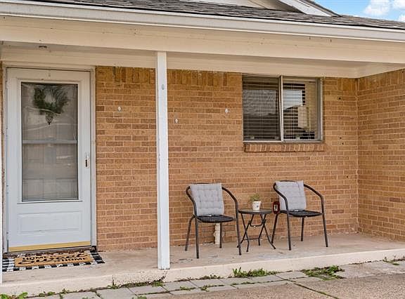 2nd image of 607 Valentine Ln