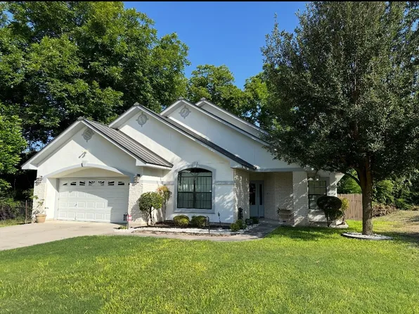 221 Elises Cir, Del Rio, TX 78840