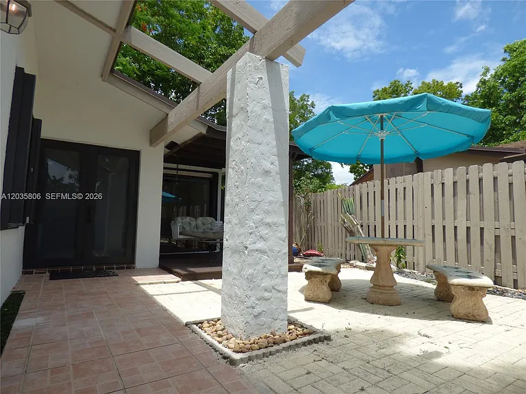 10857 SW 132nd Circle Ct — Photo 2