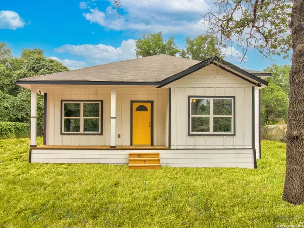 3815 Waterwood Pass Drive, Elmendorf, TX 78112