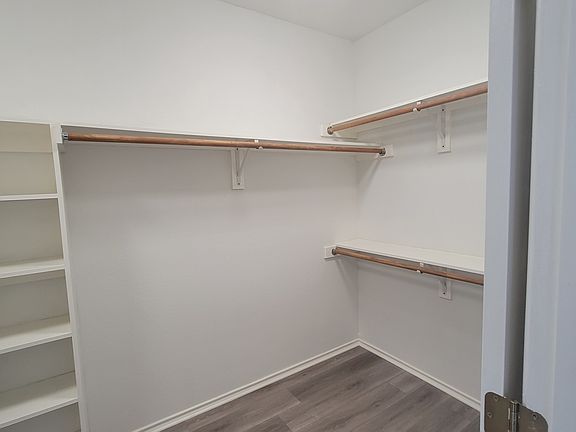 4th image of 1037 Suffolk Ln
