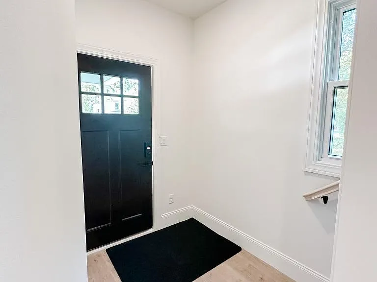 403 8th Ave S — Photo 23