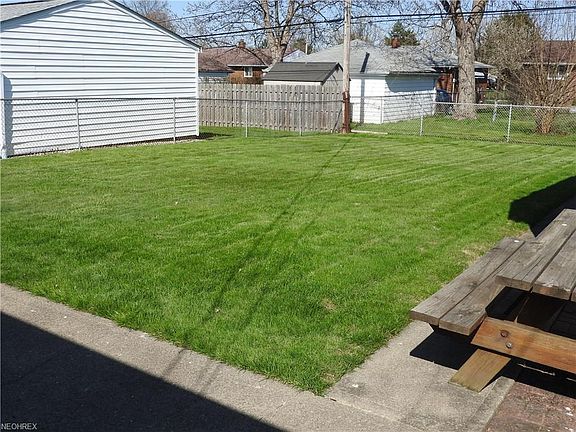 3rd image of 6511 Sandfield Dr