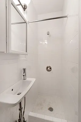 Rented by Moises Farhart, LREB | media 6