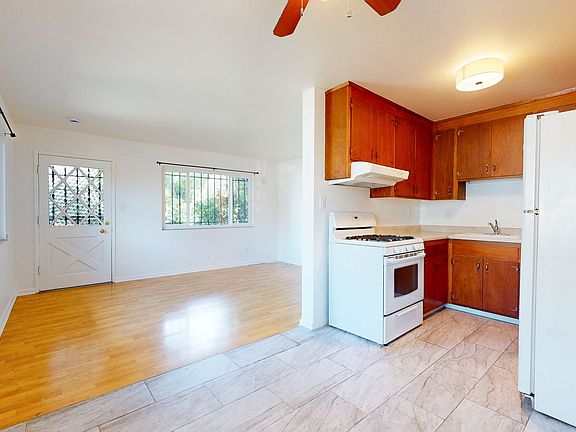 4th image of 5020 Clarke St #1
