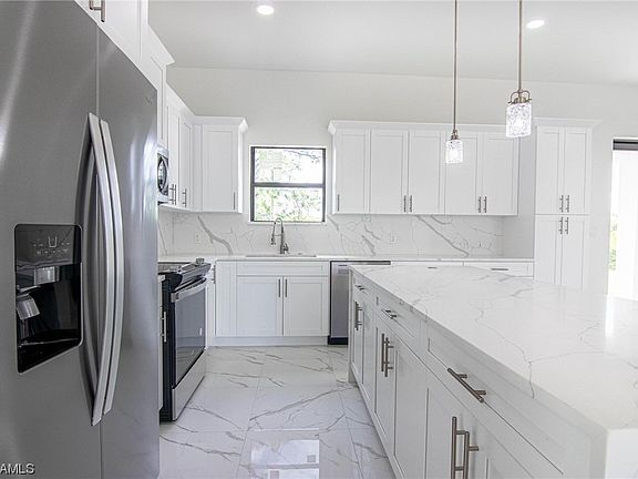 4th image of 742 Chapman Ave S