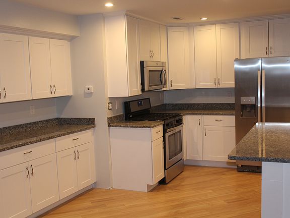 3rd image of 14503 Lake Shore Dr
