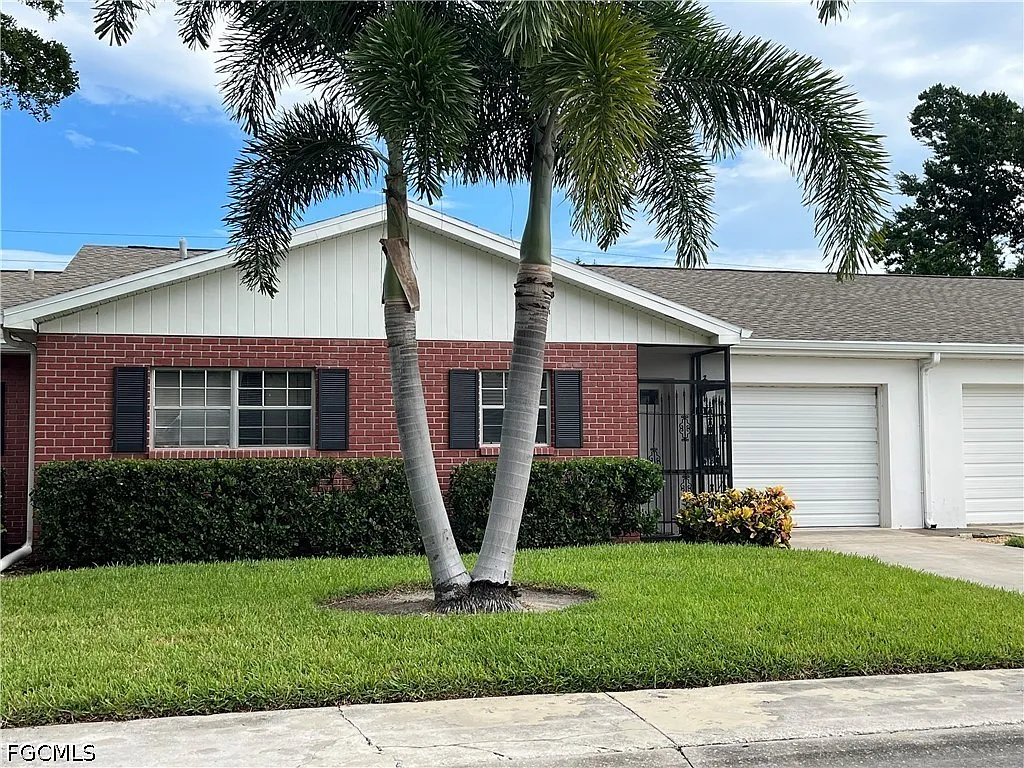 2 bed, 2.0 bath, 1258 sqft, $1,700 — Photo 2