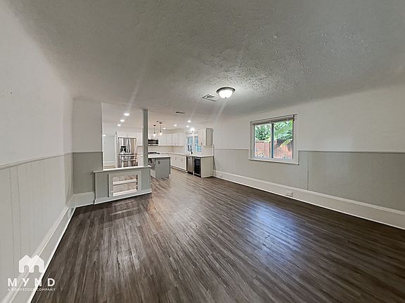 4th image of 2653 Randall St