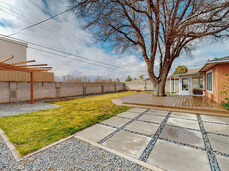 2817 Alcazar St NE — Photo 23
