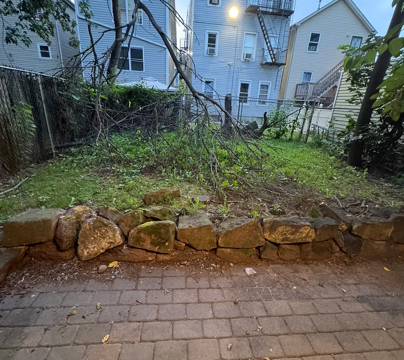 3 bed, 1000 sqft, $2,250 — Photo 3