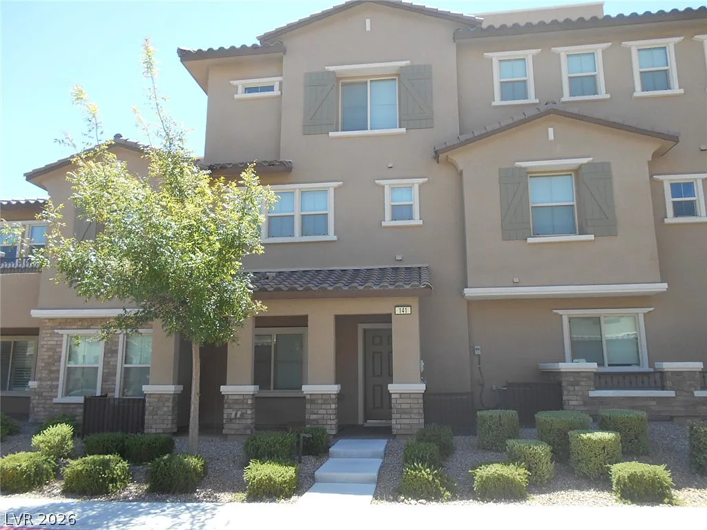 3 bed, 2.5 bath, 1647 sqft, $2,450 — Photo 2