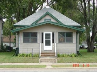 61 E Parker St, Waterloo, IA 50703