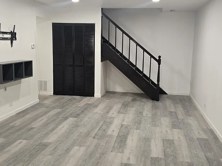 325 Bayview Point — Photo 3