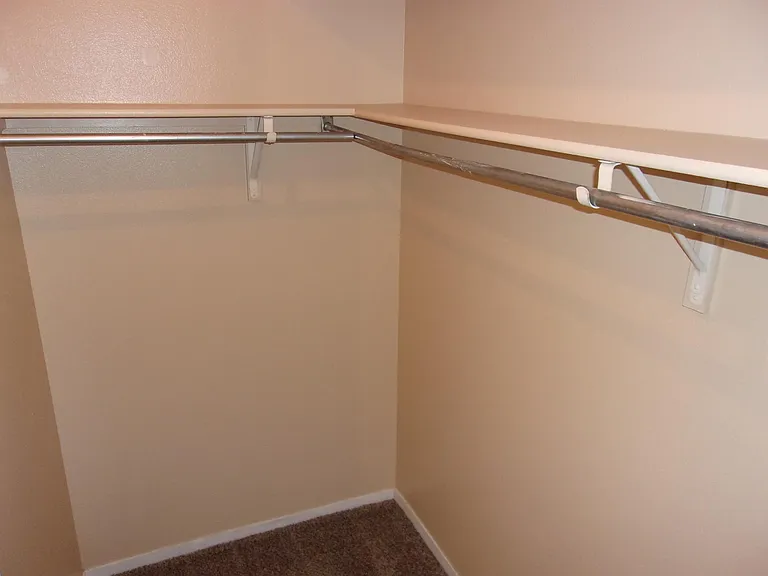 1138 Darby St — Photo 12