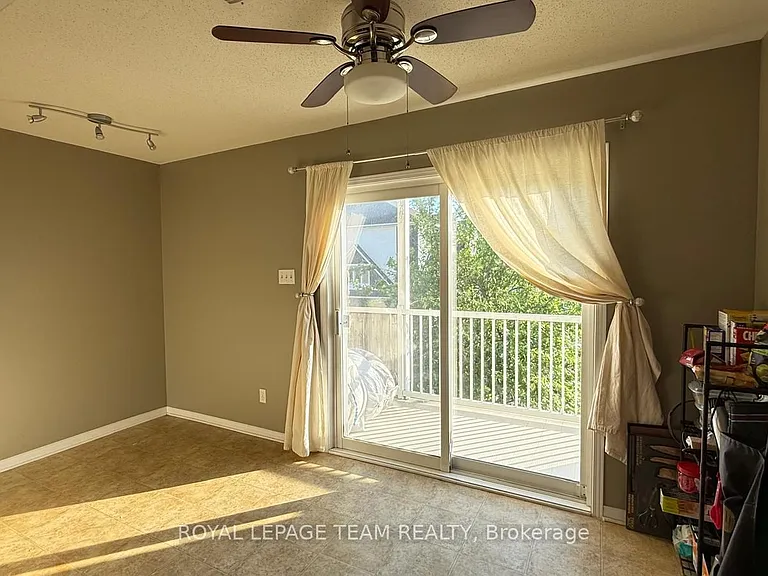 390 Crownridge Dr — Photo 10