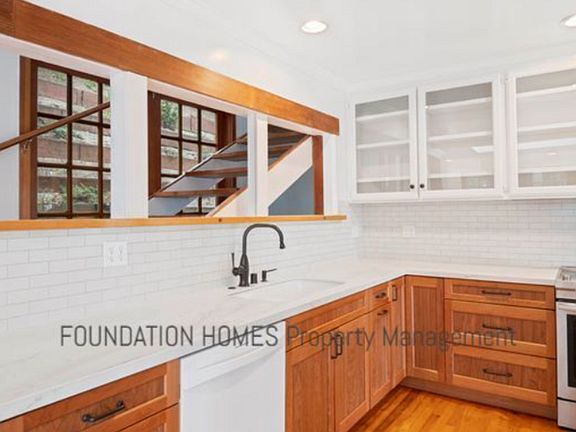 3rd image of 100 Sausalito Blvd