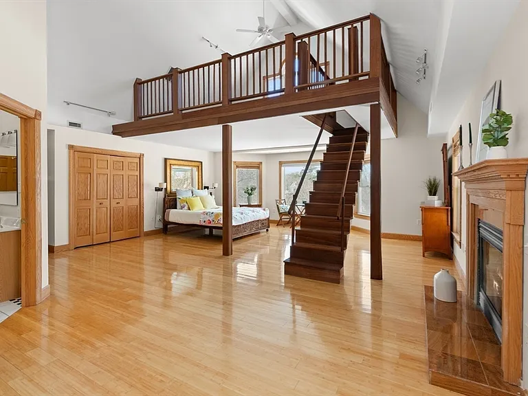 25 Pleasant St — Photo 26