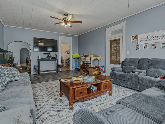 4th image of 728 Main St