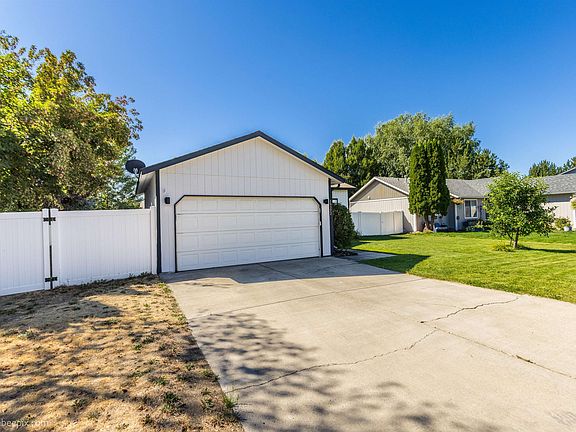 2nd image of 19322 E Flat Rock River Ln
