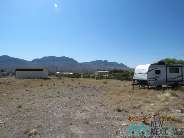 3 Seco Creek Rd, Caballo, NM 87931