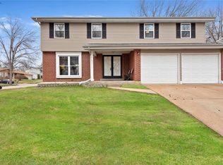 902 Dover Falls Dr, Ballwin, MO