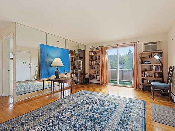 4th image of 22 Jacqueline Rd APT D