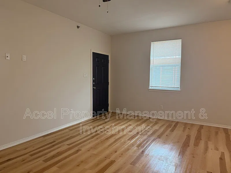 2 bed, 2.0 bath, 904 sqft, $1,000 — Photo 2