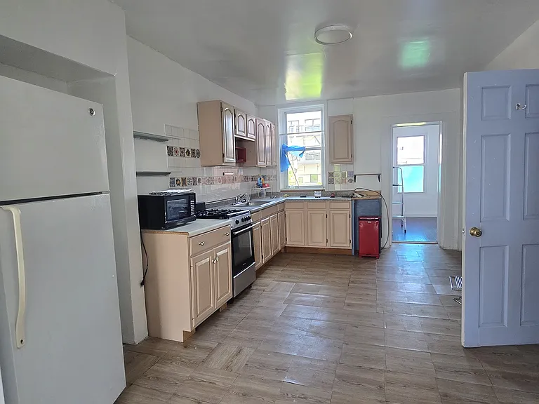 250 Stagg St #2B — Photo 1