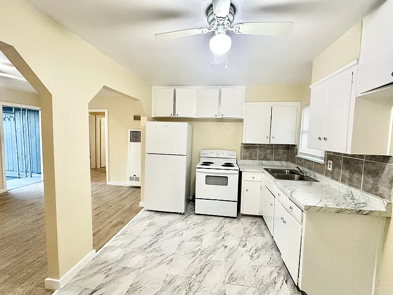 104 E Fowler Ave — Photo 13