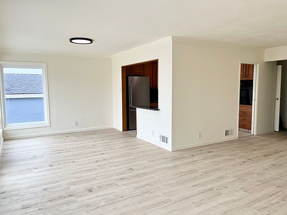 4th image of 73 Rockford Ave