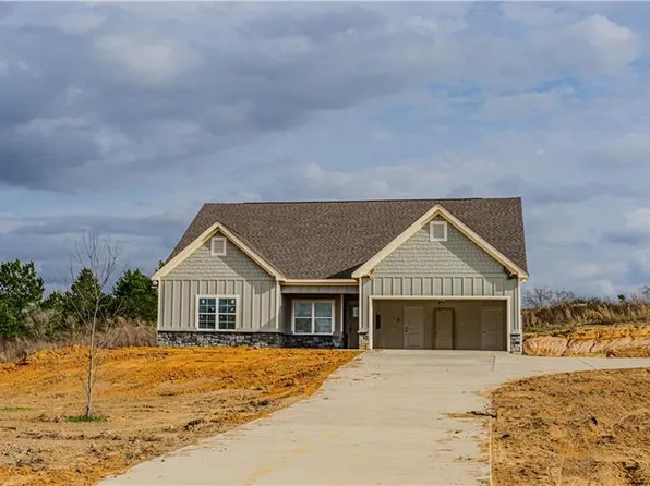 34 Paladian Way, Fort Mitchell, AL 36856