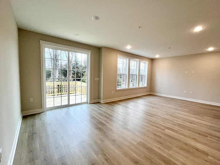 104 Myrtle Rd — Photo 3