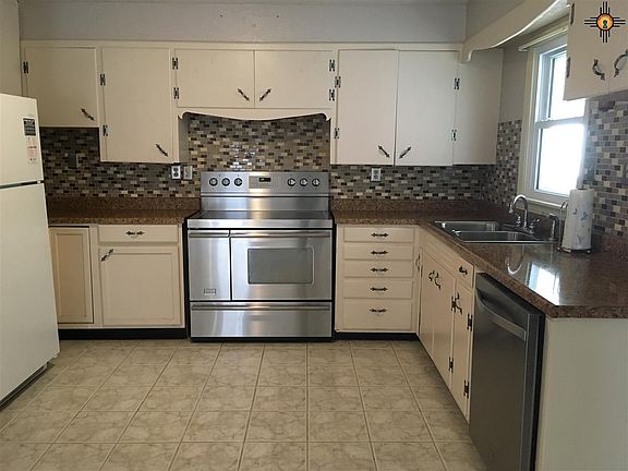 5th image of 711 W 16th Ln